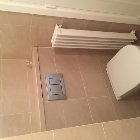 Congress Apartment *